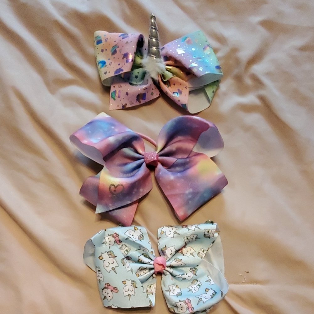 3 Jojo Siwa big bows